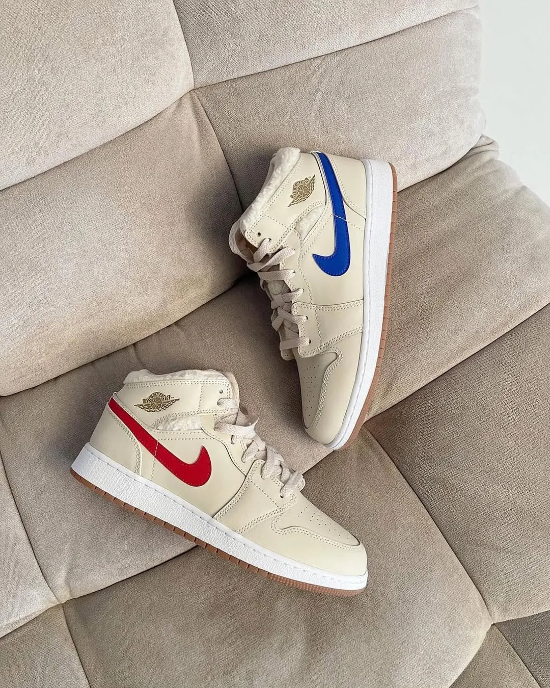 Air Jordan 1 Mid Fleece Pearl White
