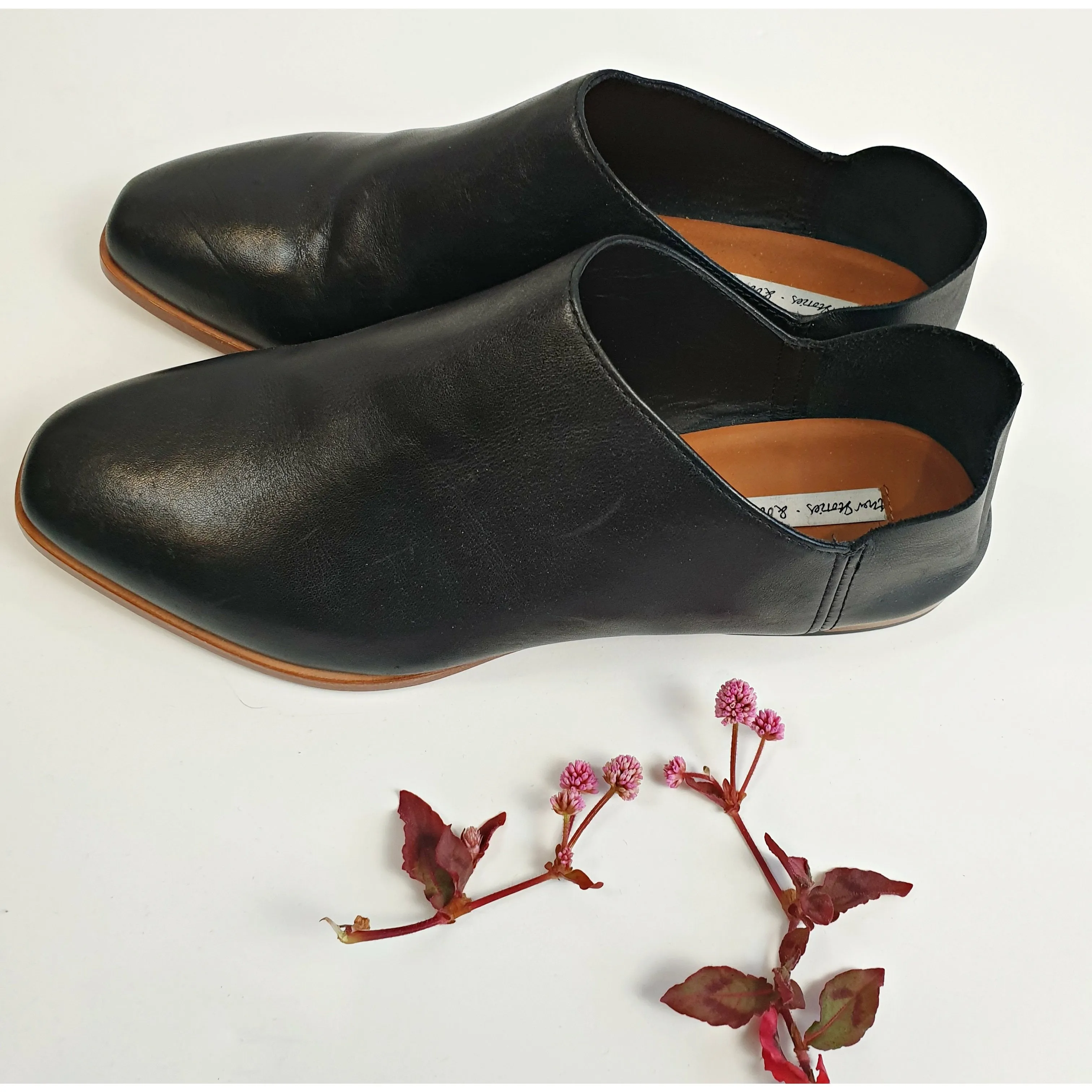 & Other Stories black leather shoes / low ankle boots size 37