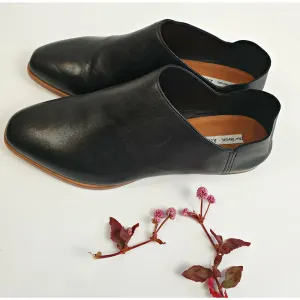 & Other Stories black leather shoes / low ankle boots size 37