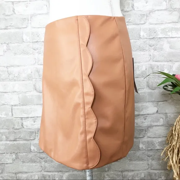 Bishop   Young Scallop Edge Mini Skirt in Clay Size Medium