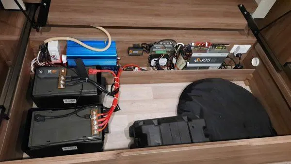 BMPRO BC300   Commlink for Lead Acid and Lithium Batteries