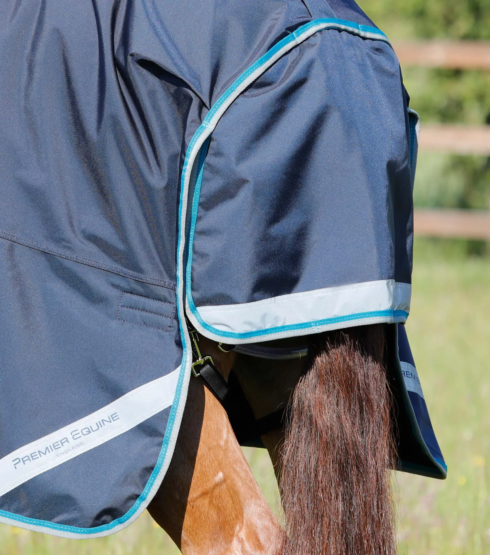 Buster Storm 100g Combo Turnout Rug with Snug-Fit Neck Navy