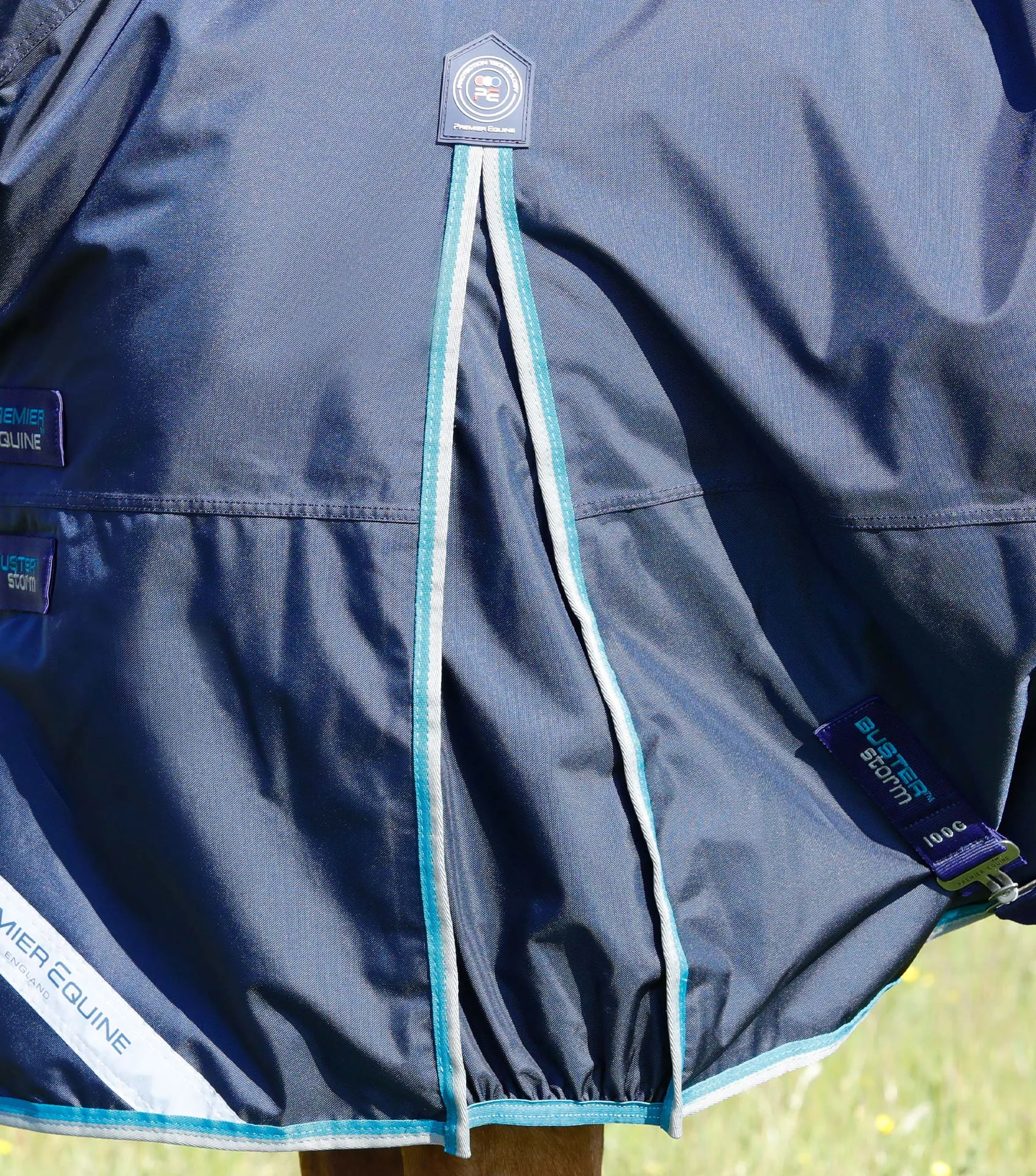 Buster Storm 100g Combo Turnout Rug with Snug-Fit Neck Navy