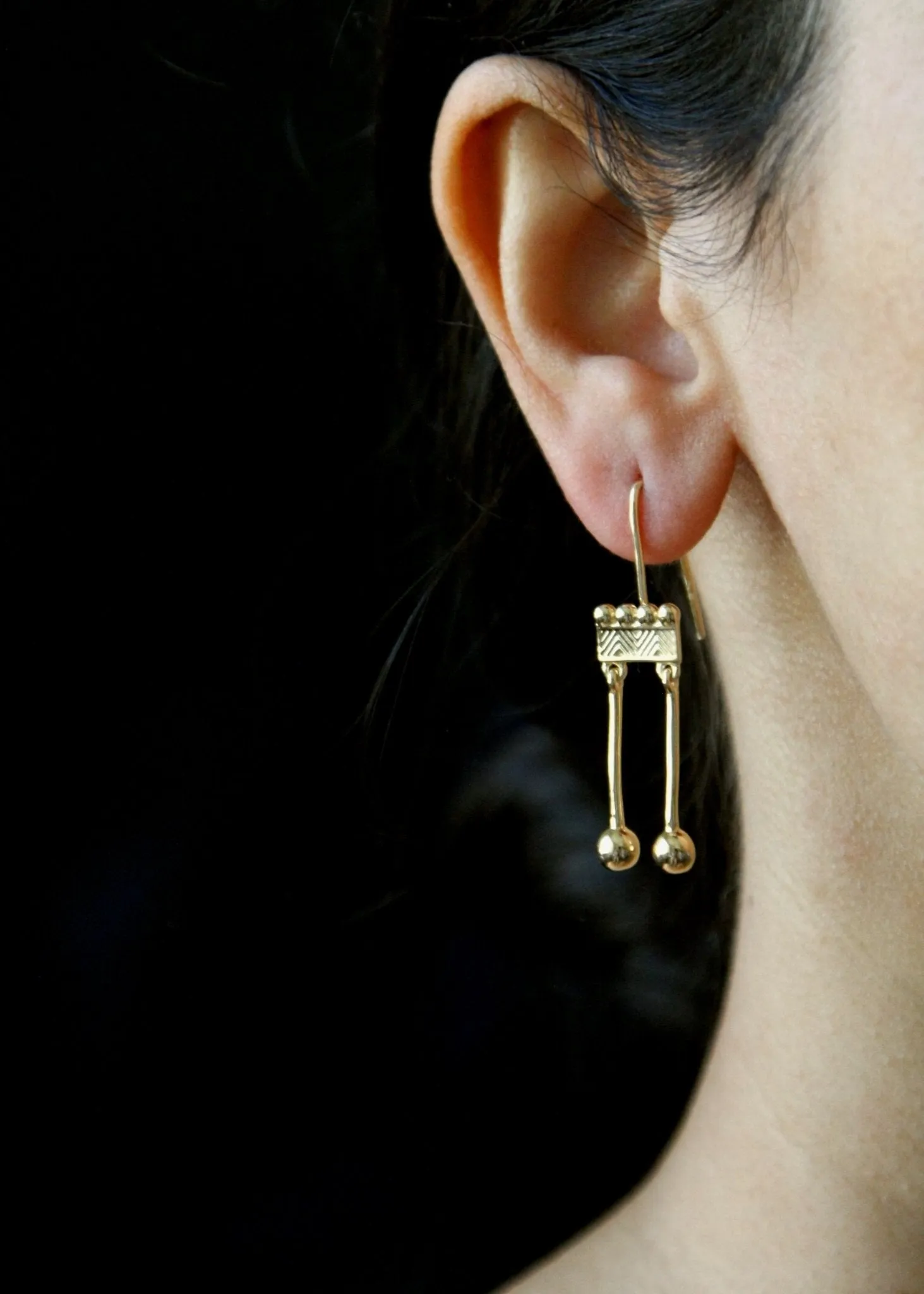 Dancing, gold plated 'Kinari' rectangular fish hook danglers