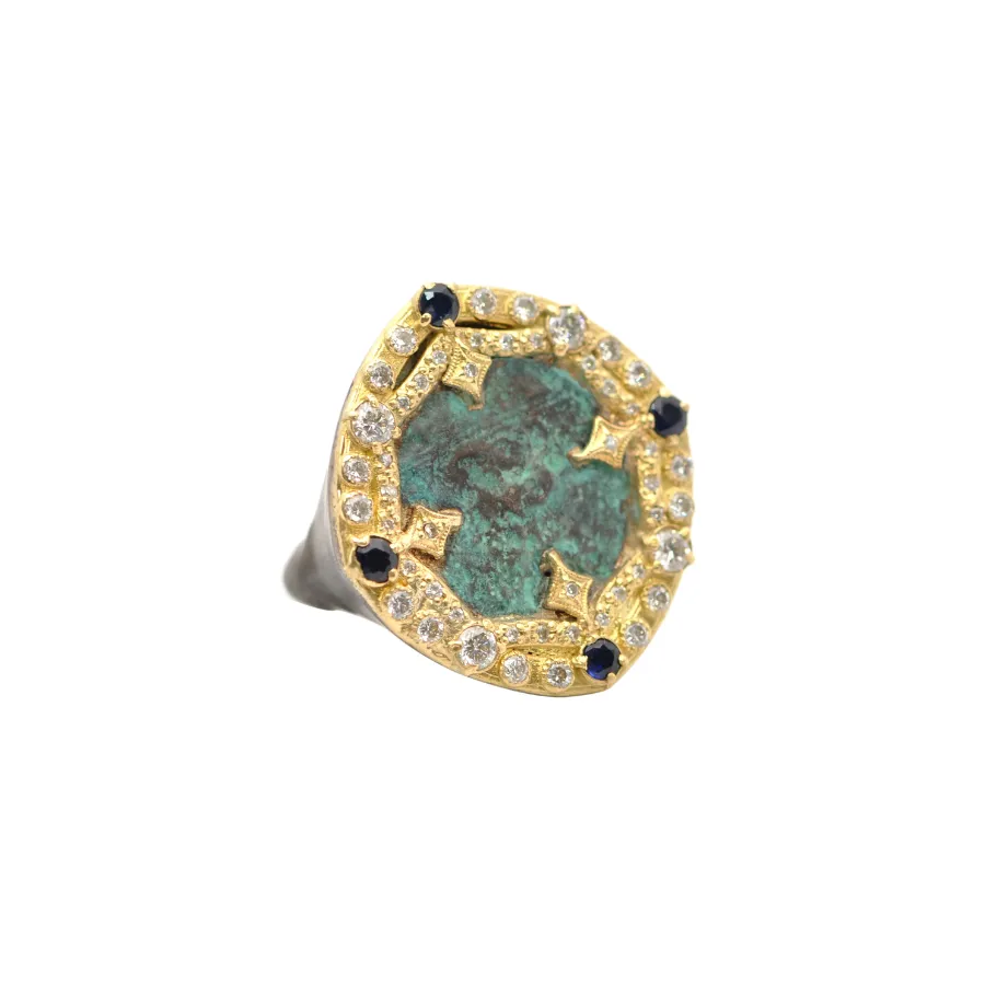 DISC ARTIFACT WITH DIAMOND PAVE BEZEL
