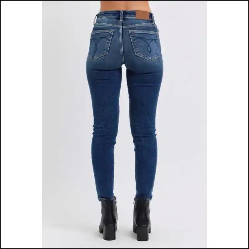 Drop-dead Gorgeous in Judy Blue Mid-rise Skinny Jeans - Yes, Please! 😍