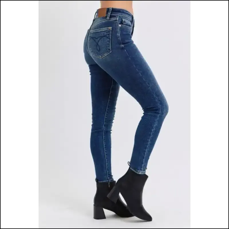 Drop-dead Gorgeous in Judy Blue Mid-rise Skinny Jeans - Yes, Please! 😍