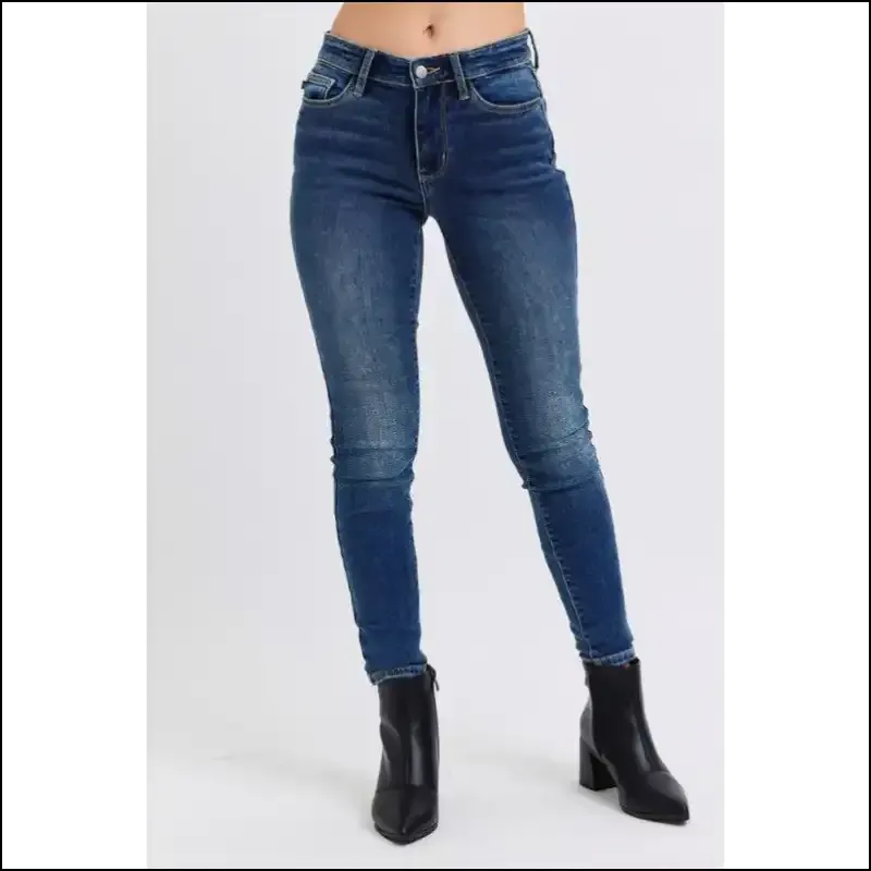 Drop-dead Gorgeous in Judy Blue Mid-rise Skinny Jeans - Yes, Please! 😍