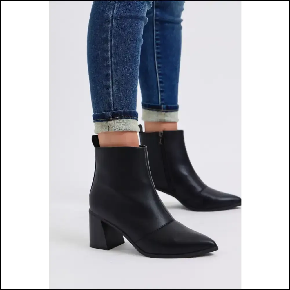 Drop-dead Gorgeous in Judy Blue Mid-rise Skinny Jeans - Yes, Please! 😍