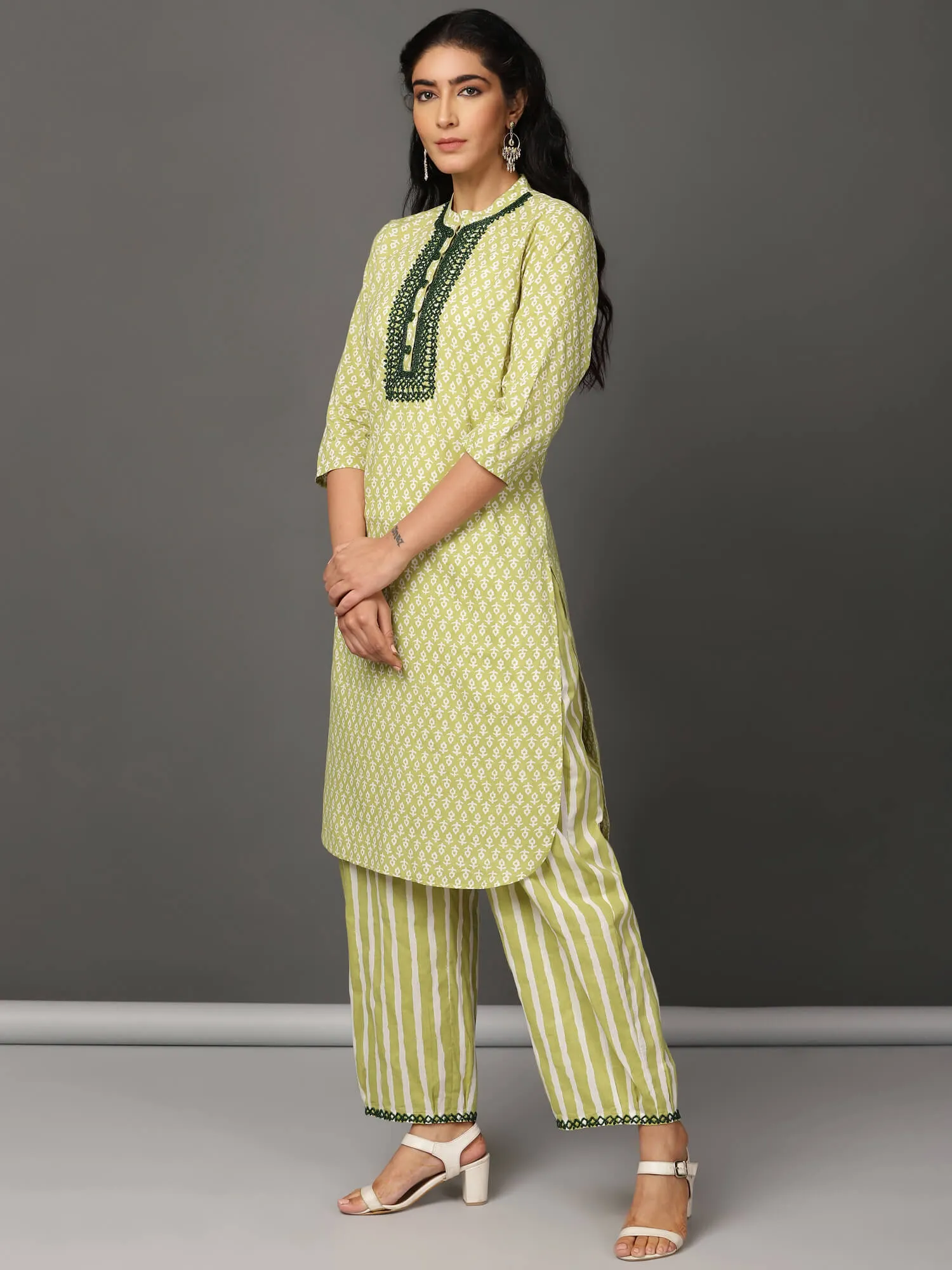 Green & White Kurta & Pants Set