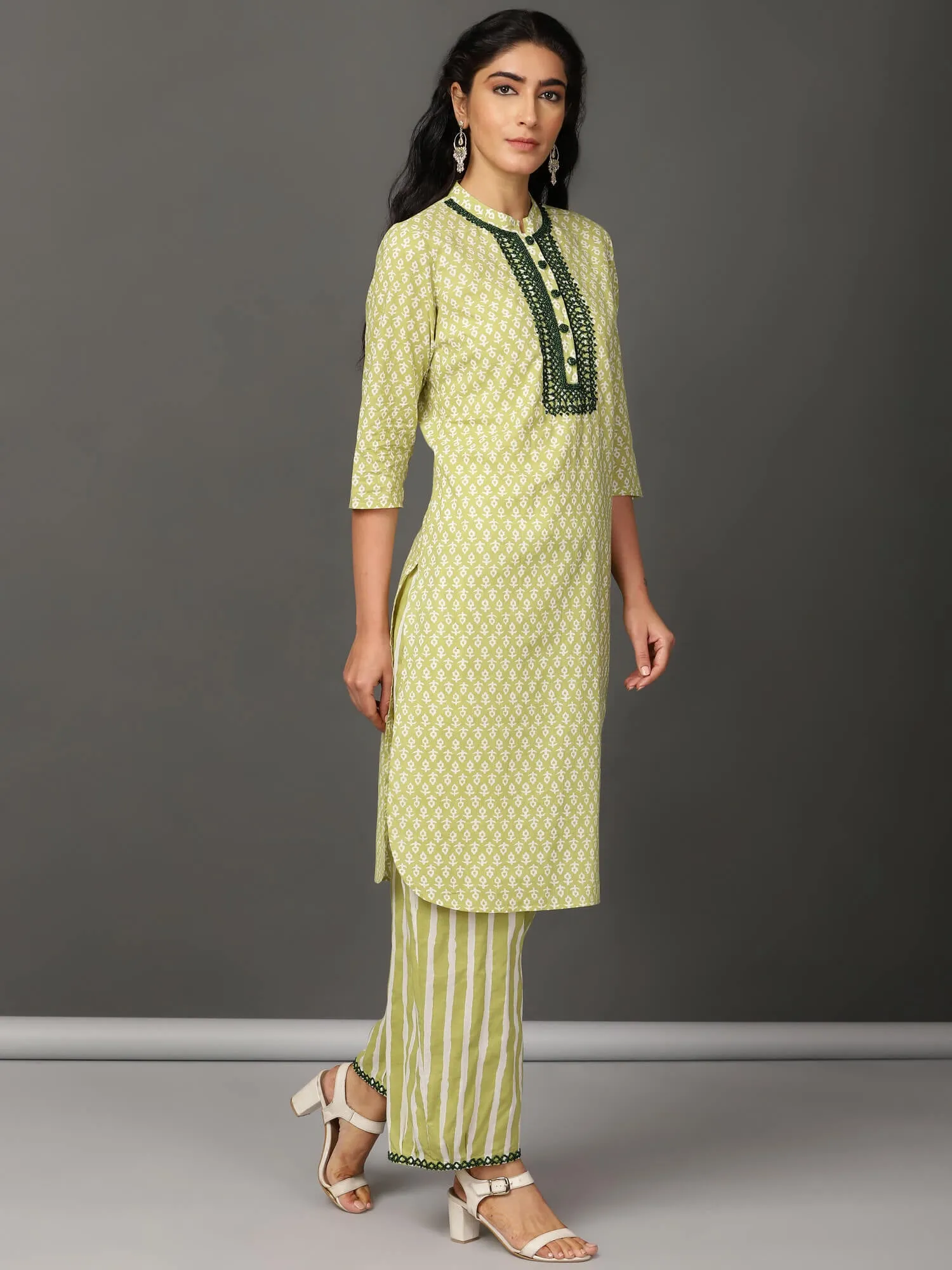 Green & White Kurta & Pants Set
