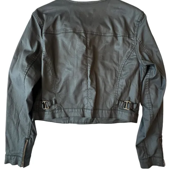 Levi’s cropped moto jacket size L