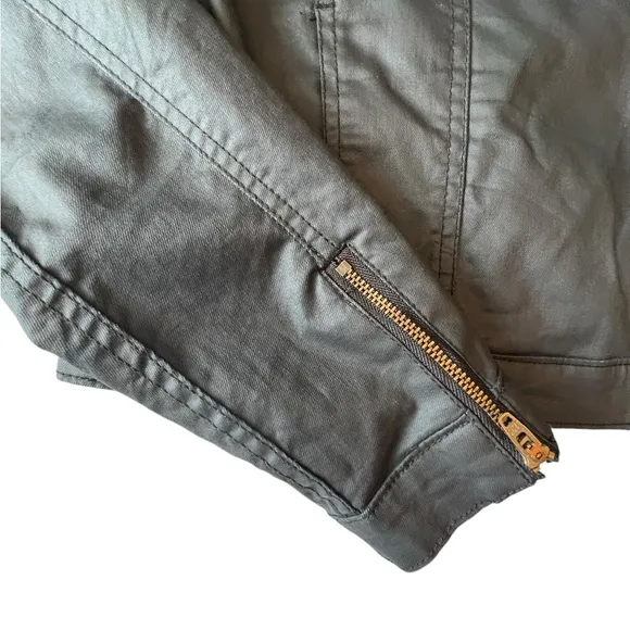 Levi’s cropped moto jacket size L