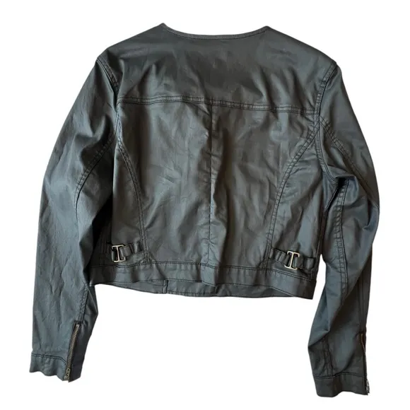 Levi’s cropped moto jacket size L