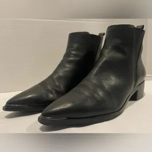 MARC FISHER Yale Pointy Toe Black Leather Chelsea Ankle Booties Women’s 6 1/2