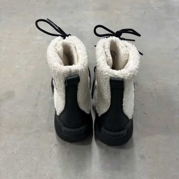 New Sorel Women's Explorer II Joan Cozy Boots Black/Sea Salt White Size 8.5 NWT