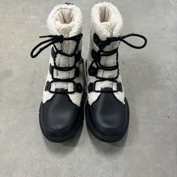 New Sorel Women's Explorer II Joan Cozy Boots Black/Sea Salt White Size 8.5 NWT