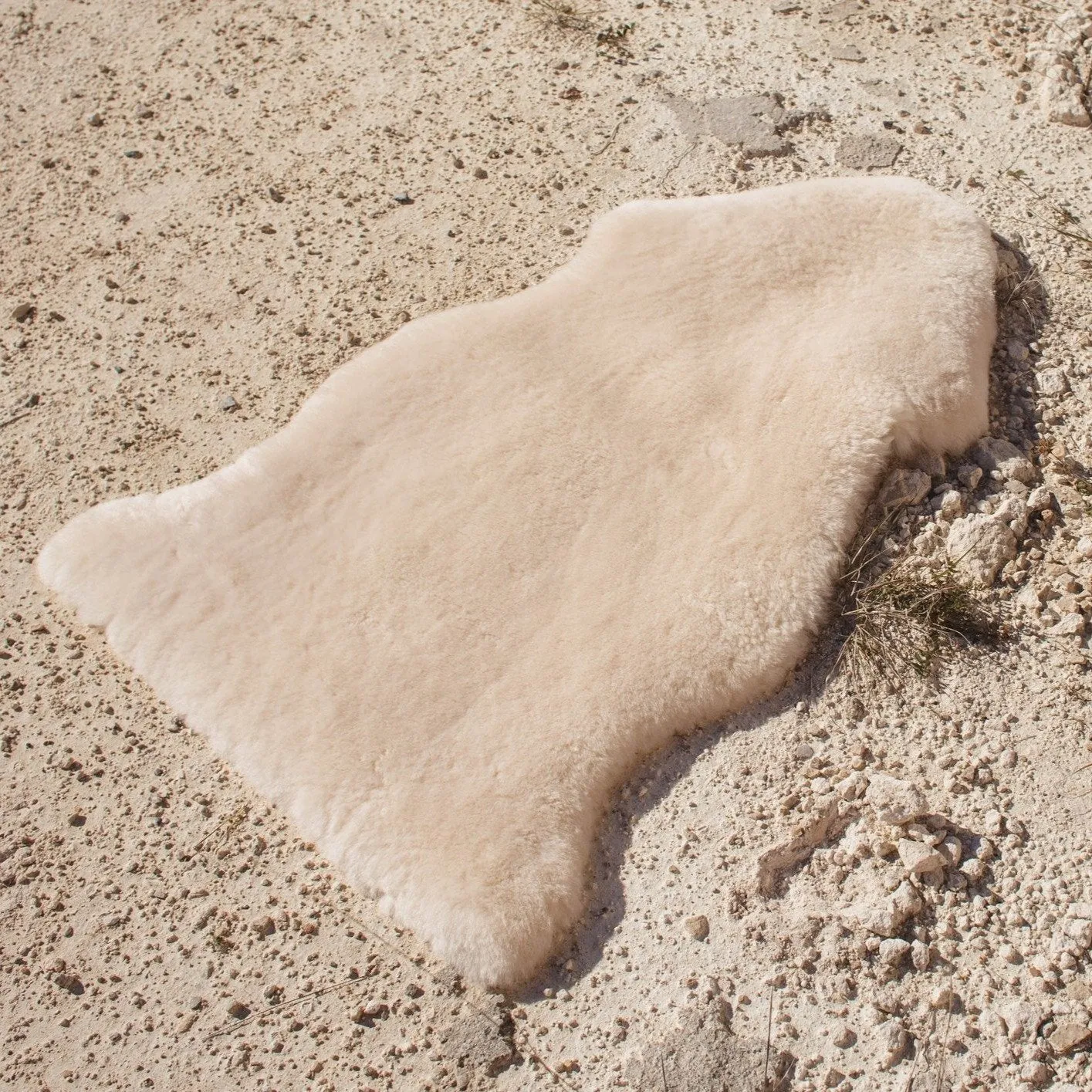 Sheepskin Wriggle Mat (Milk)