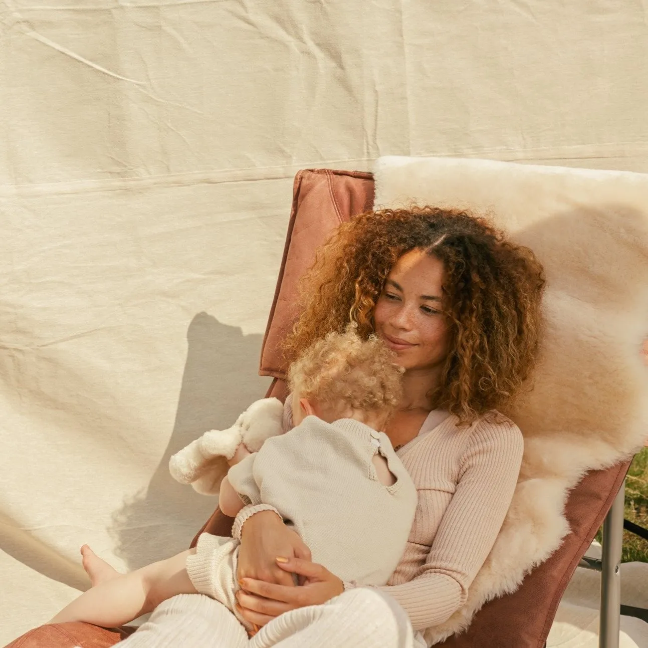 Sheepskin Wriggle Mat (Milk)