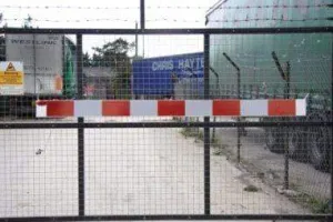 Thin Barrier Boards for Mesh Fencing