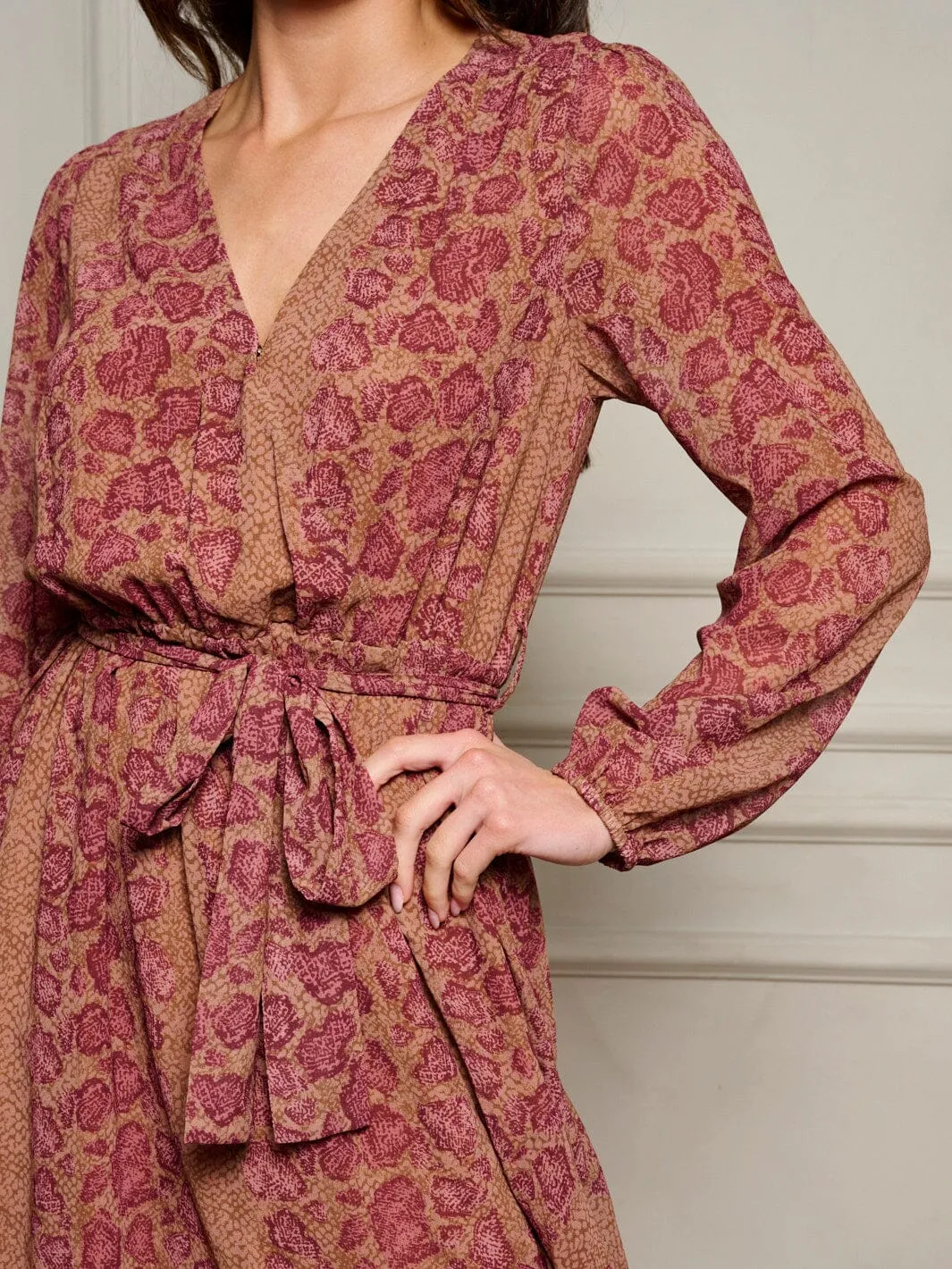 WOMEN'S LONG SLEEVE SURPLICE HIGH-LOW RUFFLE PRINT MIDI DRESS